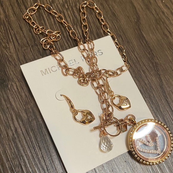 Michael Kors Padlock -Drop Heart Earrings - Picture 9 of 9